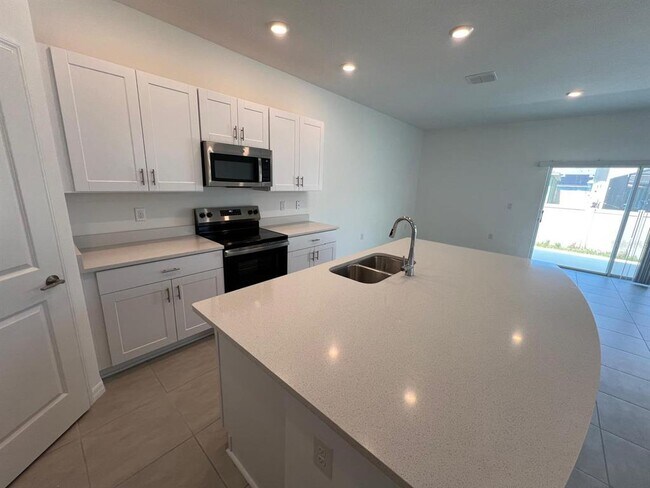 Building Photo - 2541 Penguin Blvd