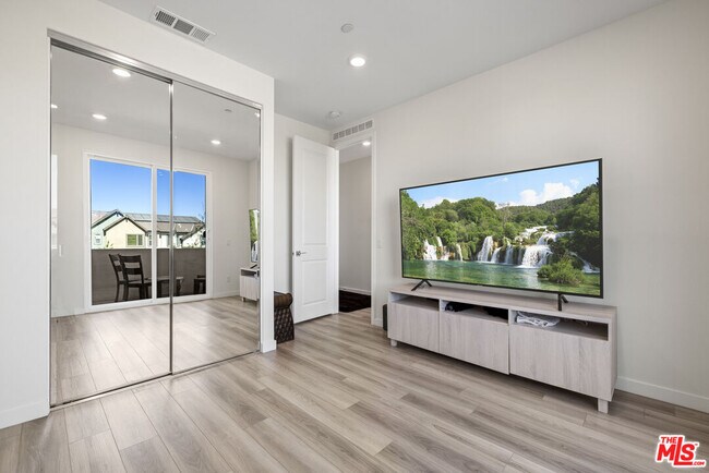 Building Photo - 27109 Vly Oak Pl