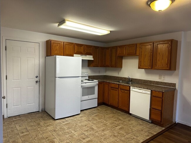 Building Photo - Single Level 3 Bedroom 2 Bath - 1 Car Garage - Lebanon