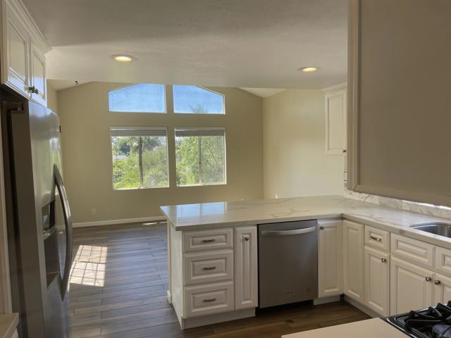 Building Photo - 2415 Levante St
