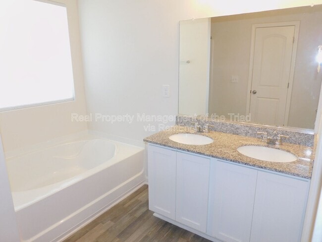 Building Photo - 604 Quail Ln