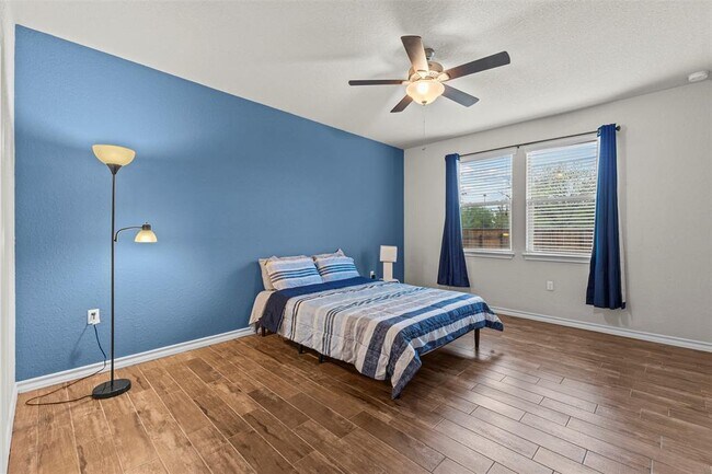 Building Photo - 11804 Saddle Rock Dr