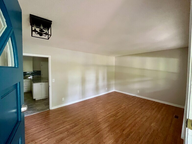Living/Front Room - 2707 Granbrook Dr
