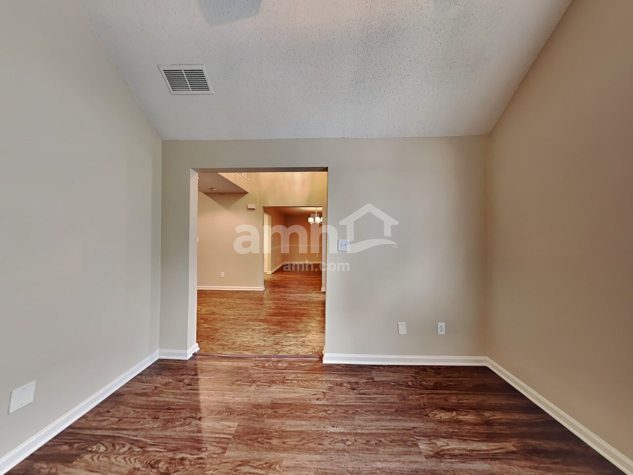 Building Photo - 581 Thornbush Ter