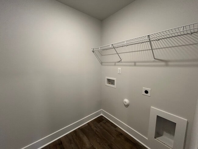 Building Photo - 1237 Pampas Grass Dr