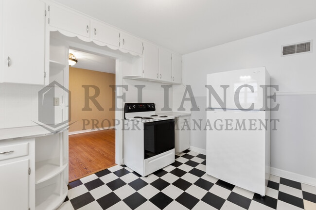 Building Photo - 1014 N Yale Ave