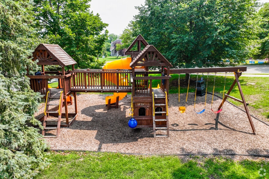 Playground - Bass Lake Hills Townhomes