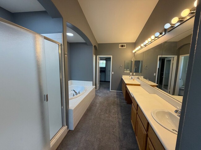 Building Photo - 885 Alsace Dr