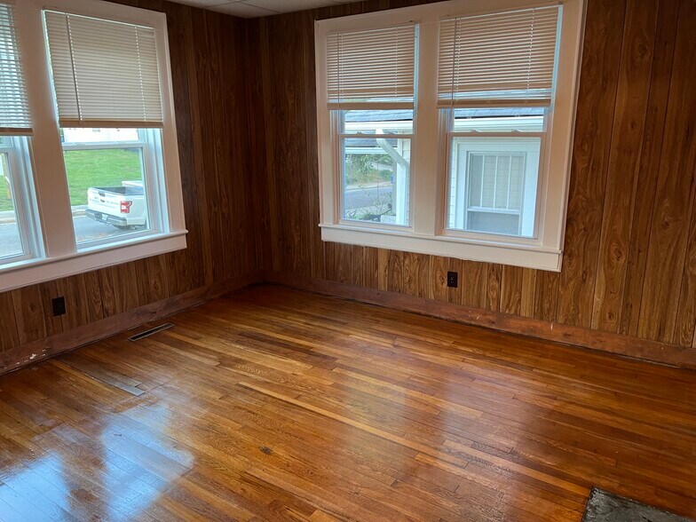 Building Photo - 60 Pulliam St