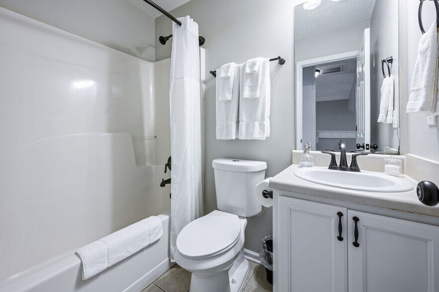 Building Photo - 29 Middleton Ct