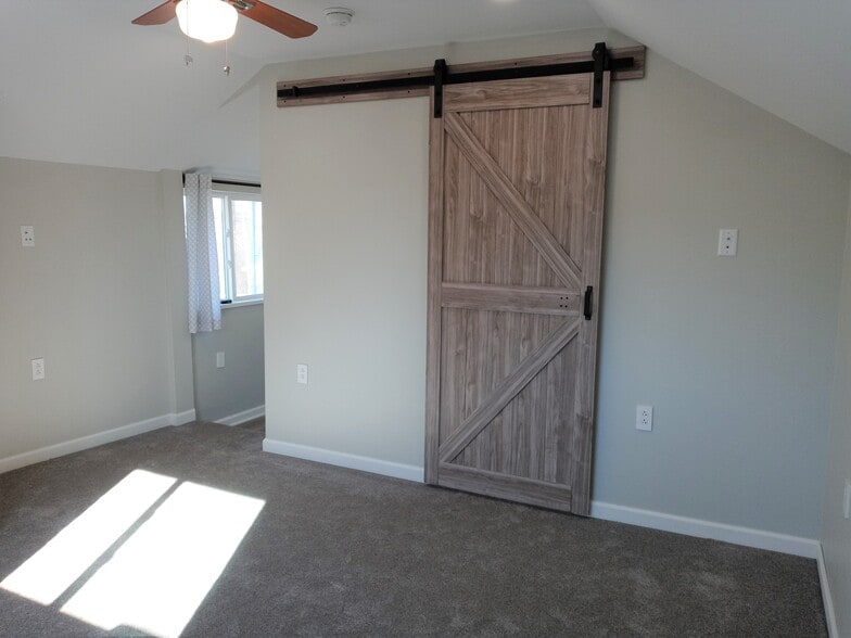 Master Bedroom Bathroom Door - 14 High St