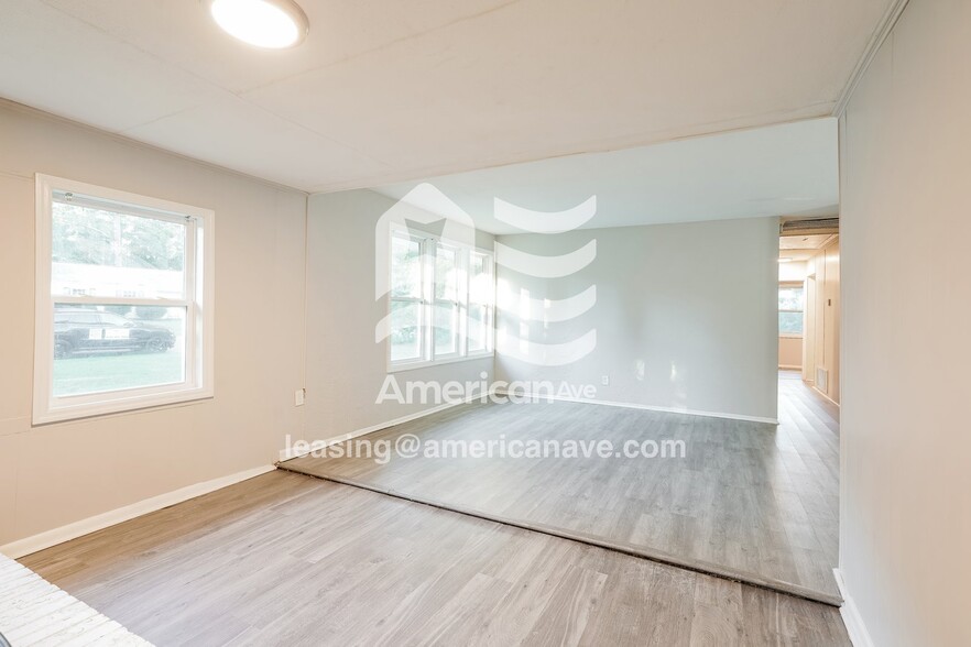 Building Photo - 1450 Wyman St NE