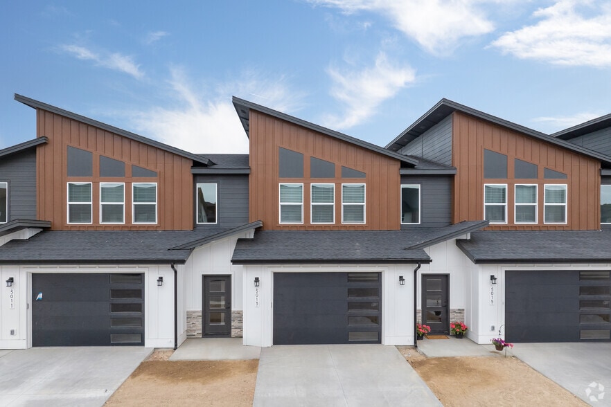 Primary Photo - Cougar Crossing