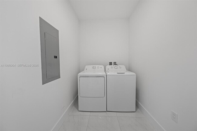 Building Photo - 301 Altara Ave