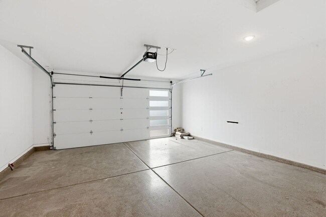 Building Photo - Stunning Queen Creek Home – Modern Comfort...