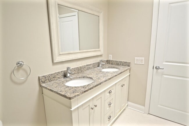 Building Photo - 258 Jackson St