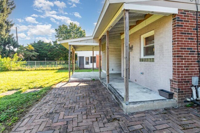 Building Photo - 1604 Carlisle Rd