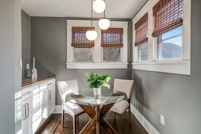 Building Photo - Charming Bungalow with 1 Bedroom Plus Office, Fenced Yard and Pet Friendly in East Nashville