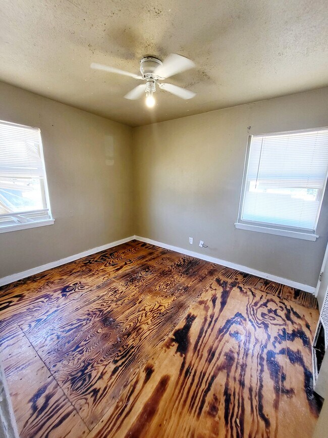 Building Photo - 1513 Sycamore St