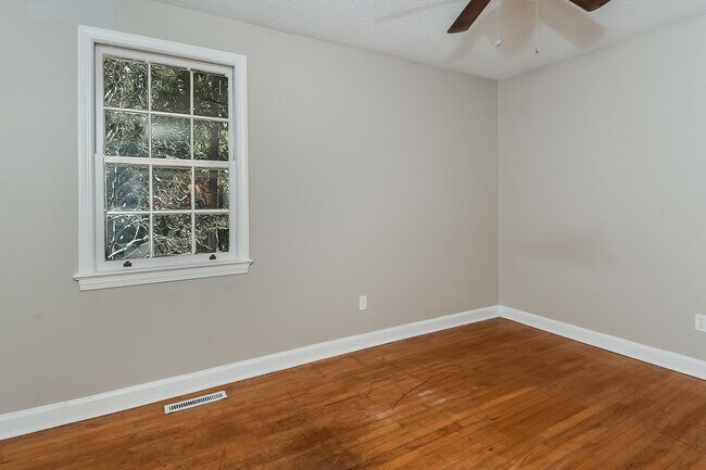 Building Photo - 1827 Beckley Dr