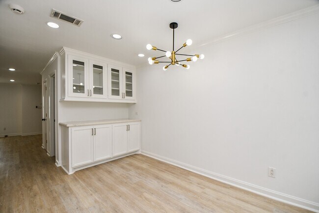 Building Photo - 6114 Kirby Dr