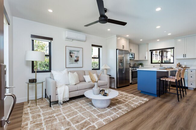 Building Photo - 2610-2612 Juan Street