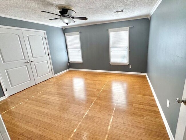 Building Photo - Now leasing a 4-bedroom 3 bath home in Arlington. Great location and great schools!