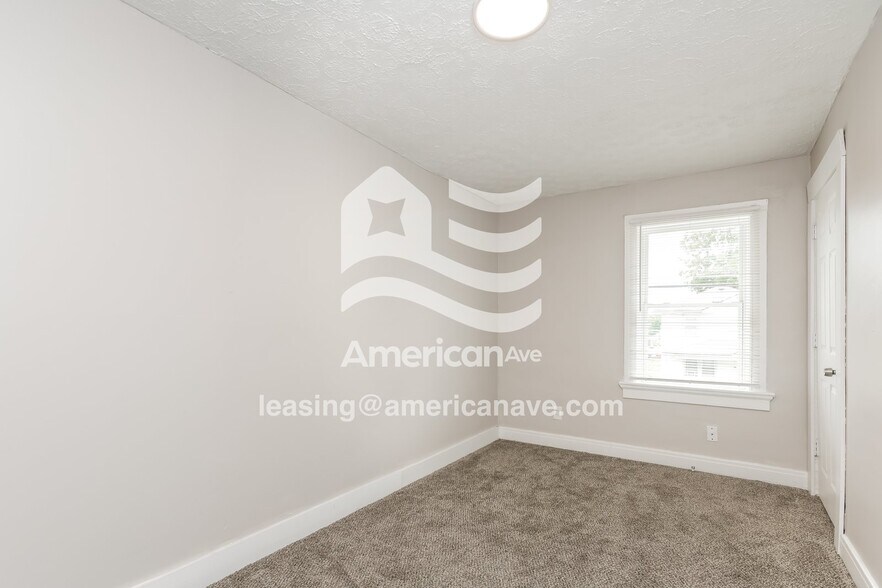 Building Photo - 724 Kammer Ave