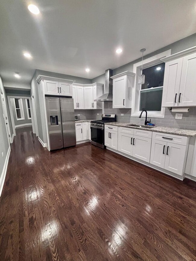 Building Photo - 1826 S Springfield Ave