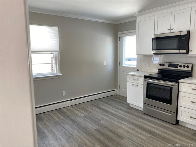 Building Photo - 44 Hillside Ave