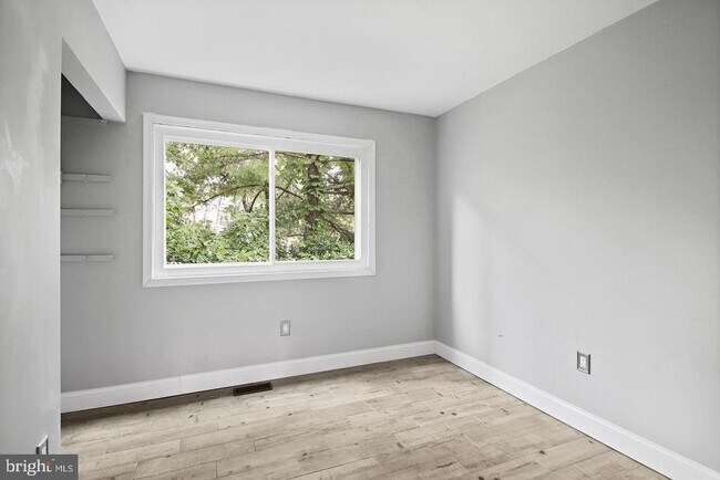 Building Photo - 511 Avondale Dr