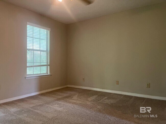 Building Photo - 600 Cheshire Ln