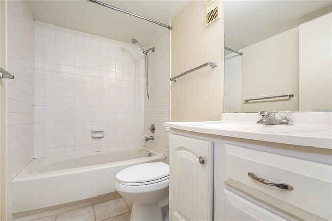 Building Photo - 120 Hibiscus Woods Ct
