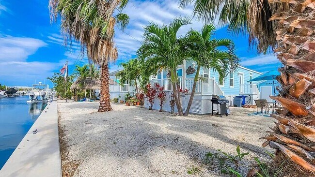 Building Photo - 5031 5th Ave