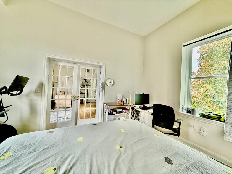 Building Photo - 253 Norfolk St