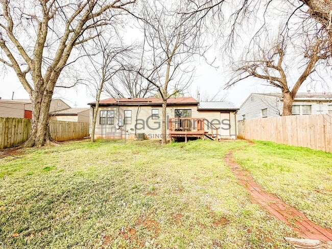 Building Photo - 2212 Doris Ave