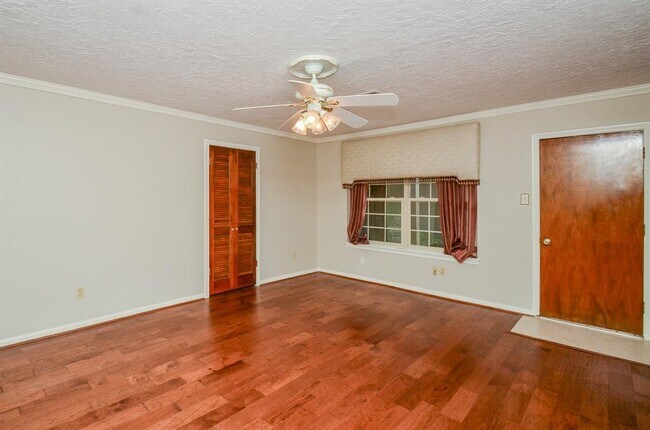 Building Photo - 3015 Bainbridge Ct