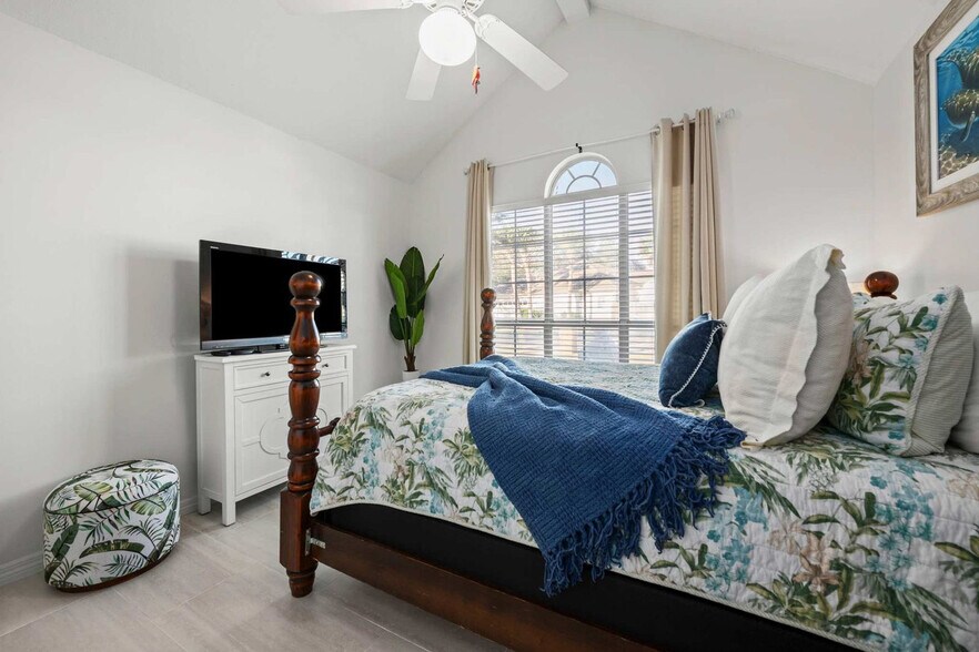 Building Photo - 300 Lan Rob Ln