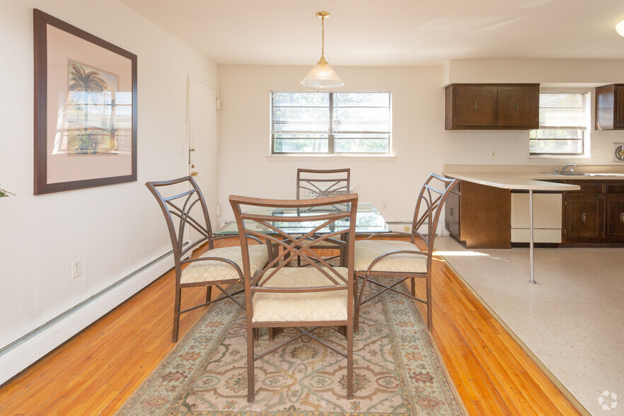 Dining Area - Cedar Lane Apartments