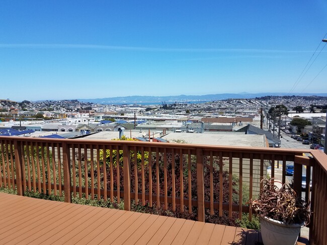 Large deck with City views - 295 Oxford St