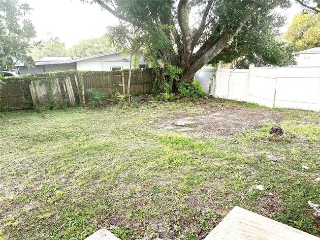 Building Photo - 112 Dahlia Dr