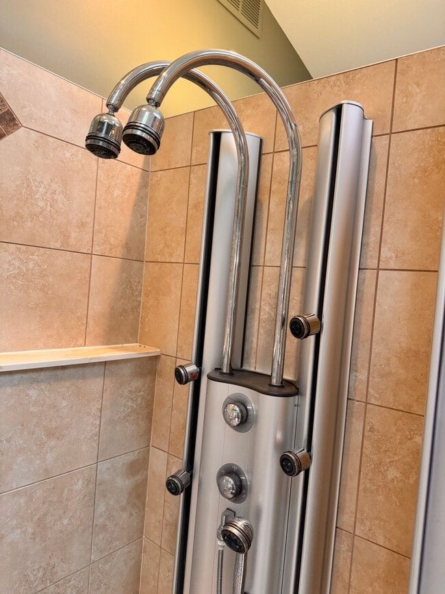 Building Photo - Nice large country setting close to town