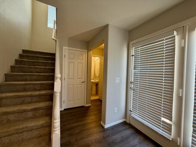 Building Photo - GATED 3 BED 2.5 BATH 1 CAR GARAGE SINGLE FAMILY HOME WITH COMMUNITY POOL