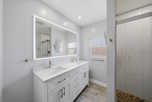 Building Photo - 2231 N 75th Ave