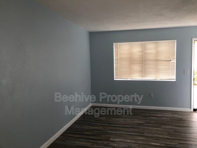 Building Photo - 149 N Phyllis