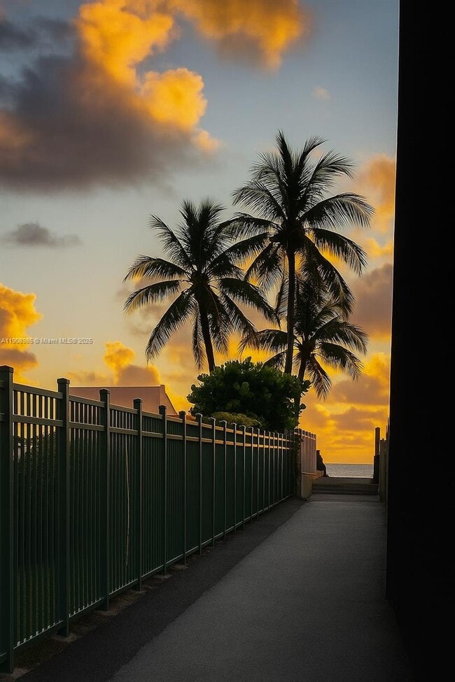 Building Photo - 3140 S Ocean Dr