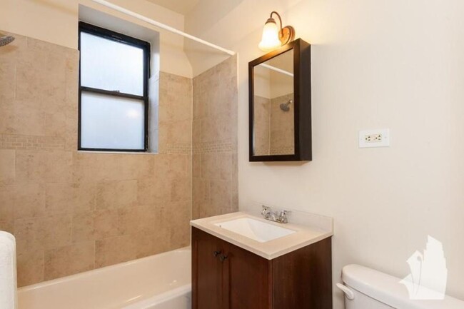 Building Photo - 0 bedroom in Chicago IL 60610