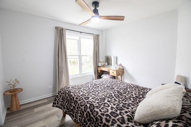 Building Photo - 1843 W White Oak St