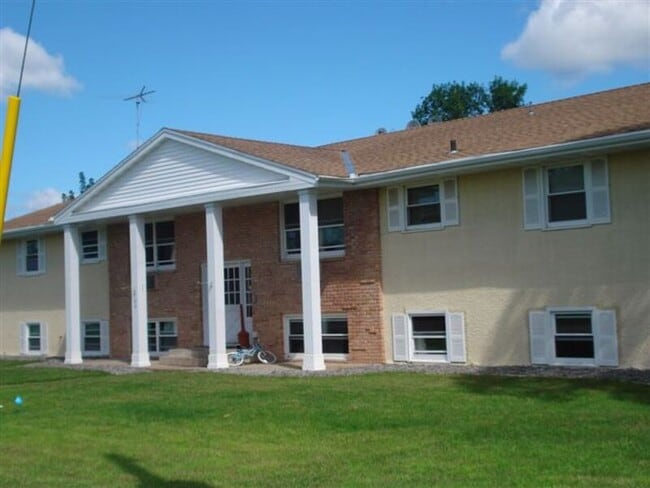 Building Photo - 705 W 3rd St
