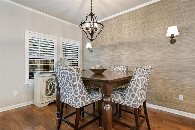 Building Photo - 2201 Lakeway Blvd